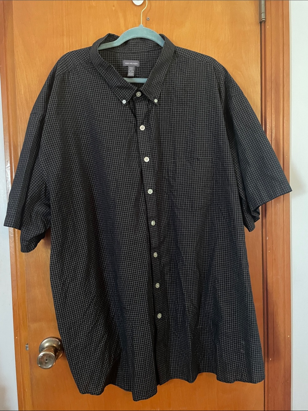Van Heusen Black and White Short-Sleeve Button-Down Shirt